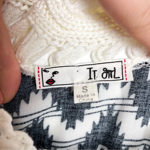 IT GIRL Sz. S Aztec Boho Pattern Fringe Poncho - Picture 7 of 7